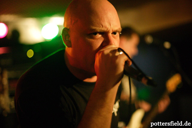 Beispielfoto von Parachutes, Distance In Embrace, One Strike Left, Couchdivers, Overdraft